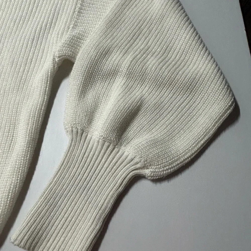 New York and Co women’s‎ size XL cable knit sweater with front peep hole